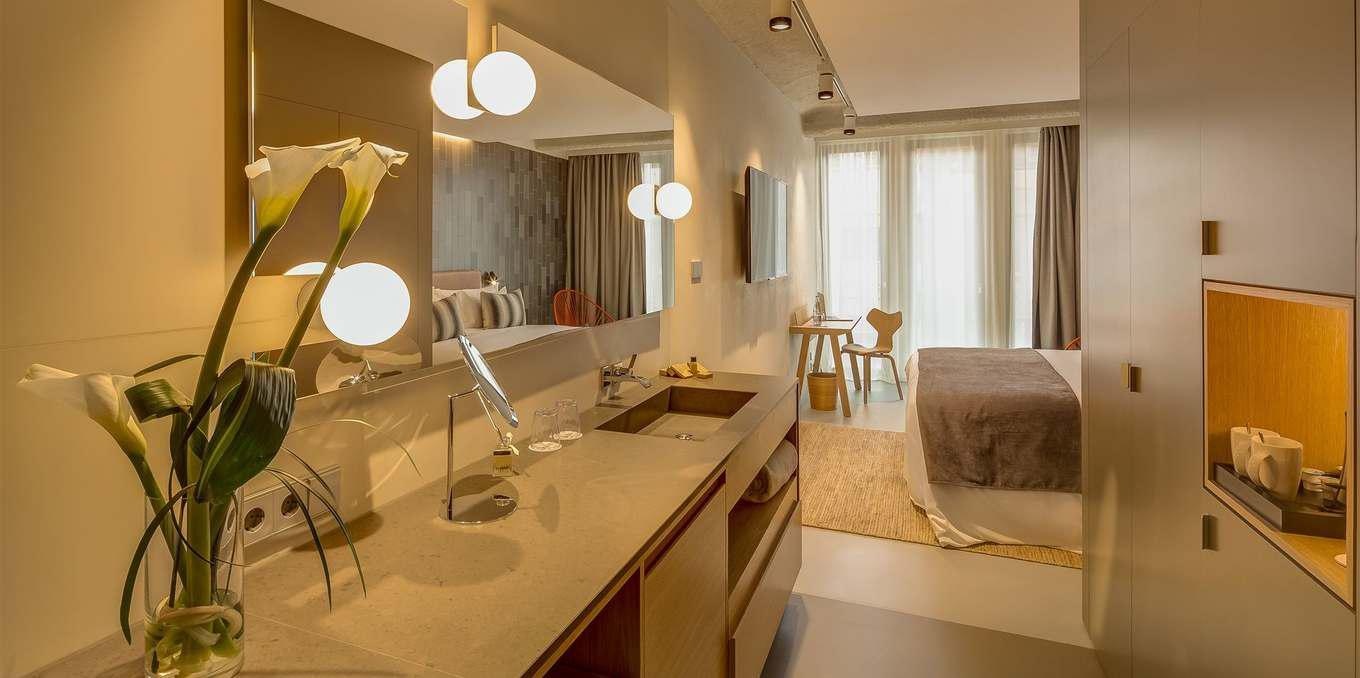 Ifö Electric Classic Globe 150 plafondlamp porselein wit - glimmend opaal glas - E27