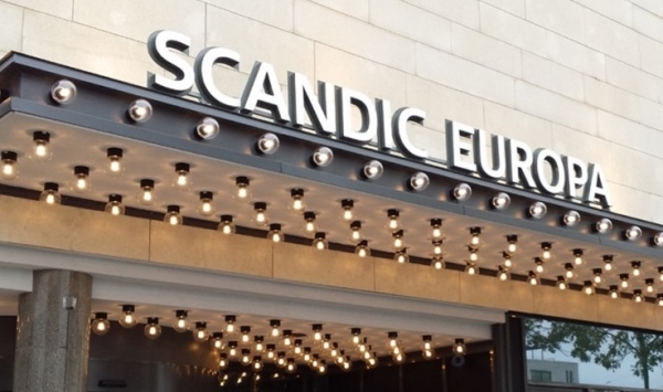 Ifö Electric Classic Globe 150 plafondlamp porselein zwart - helder glas - E27 Ifö Electric Classic Globe 150 plafondlamp porselein zwart - helder glas - E27