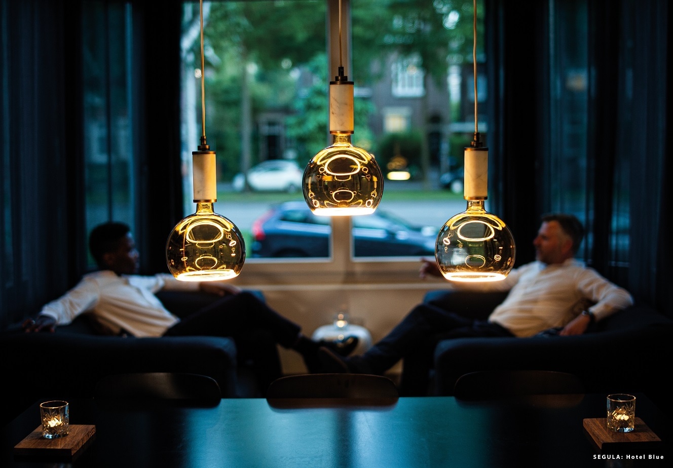 Segula LED floating globe 200mm 4.5W 2200K E27 goud SG-55078