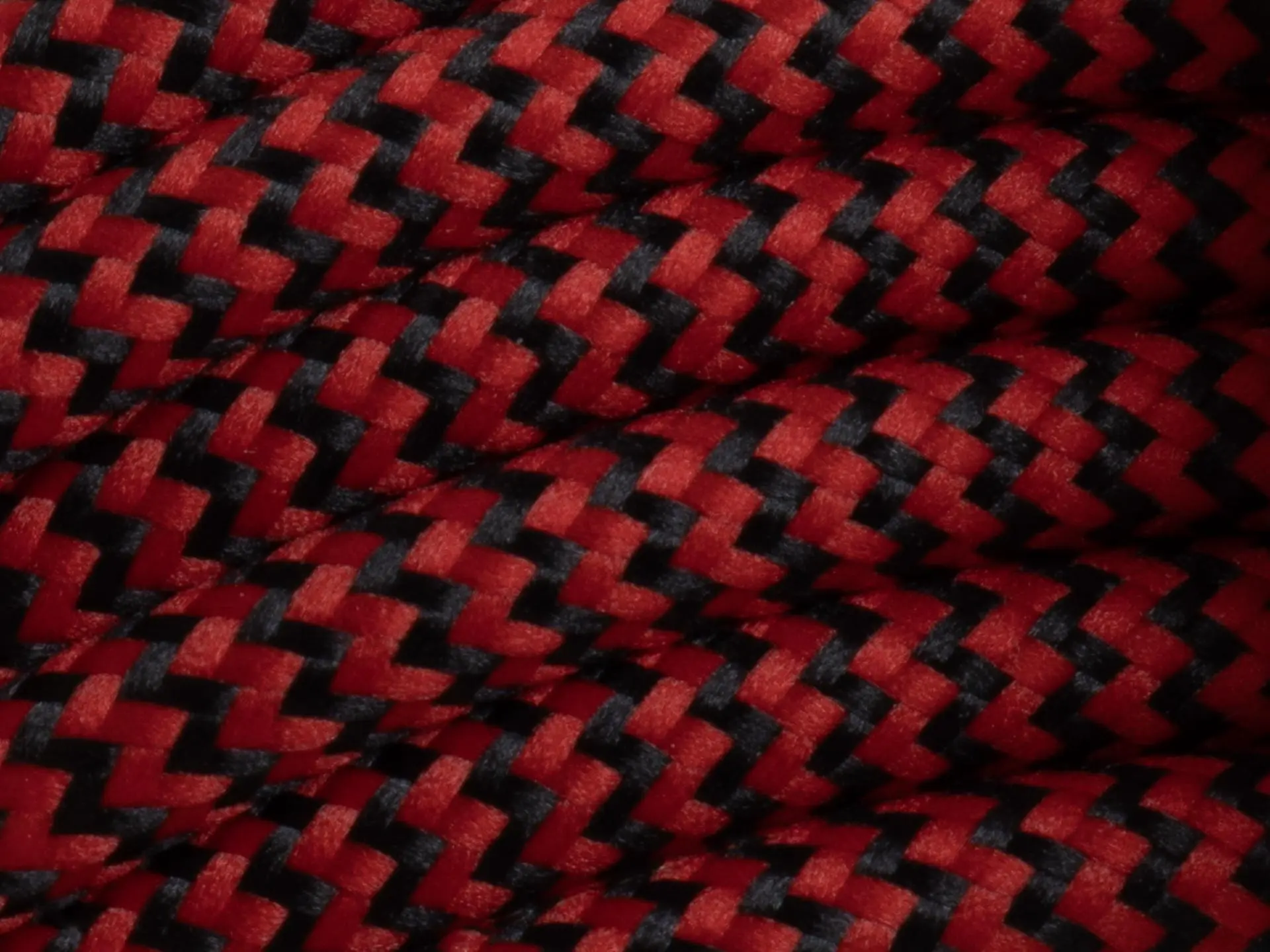 Zwart met rood strijkijzersnoer - zigzag motief - 2 aderig