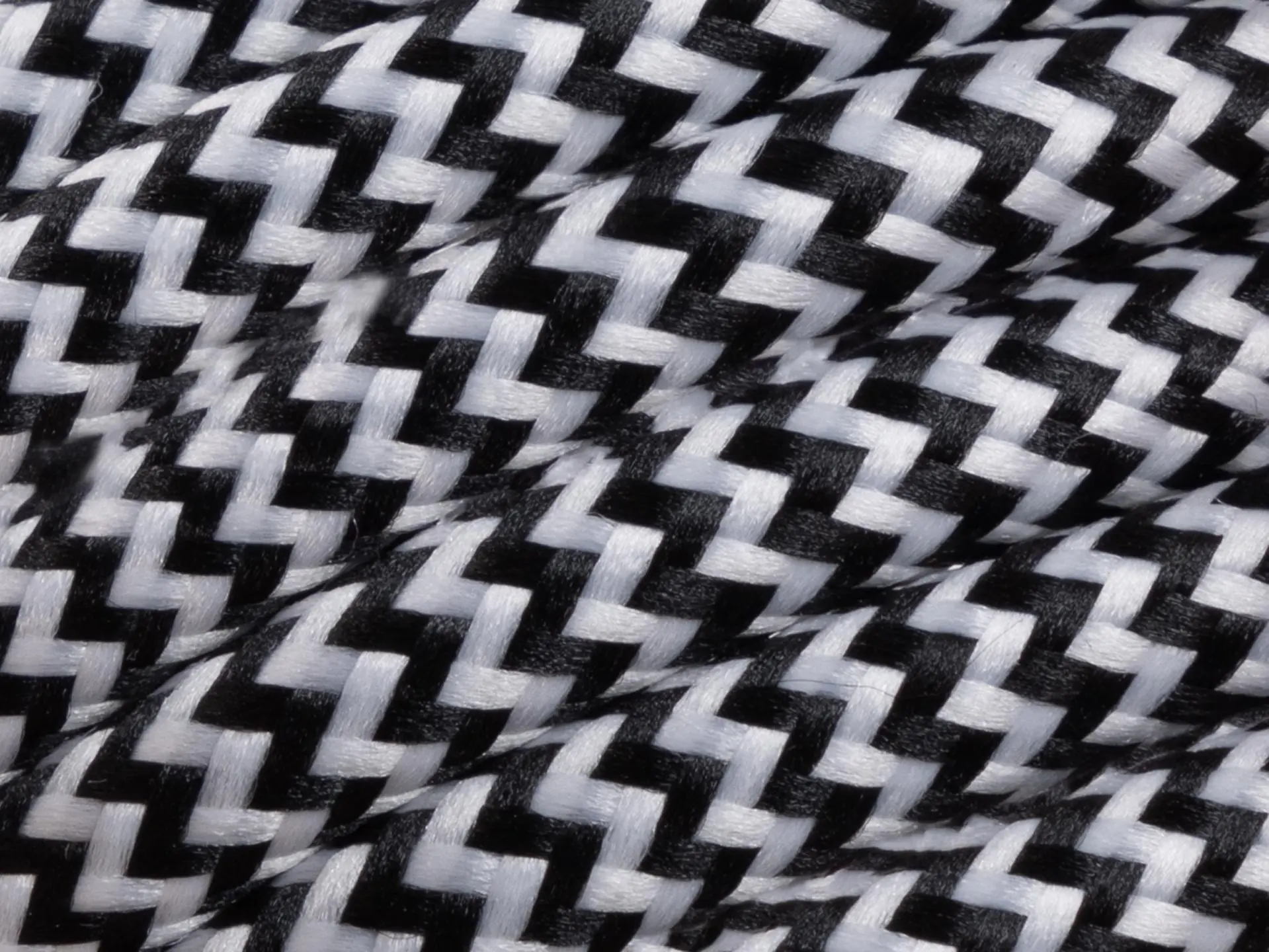 Zwart met wit strijkijzersnoer - zigzag motief - 2 aderig