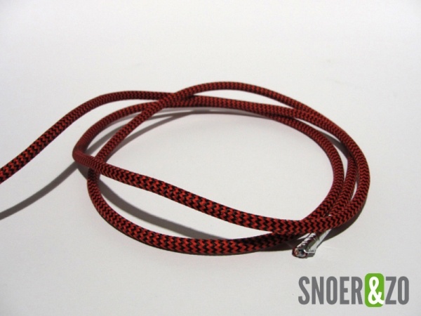 Zwart-rood strijkijzersnoer